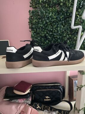 Womens/ Unisex Black and White Walking Sneakers with Gum Sole